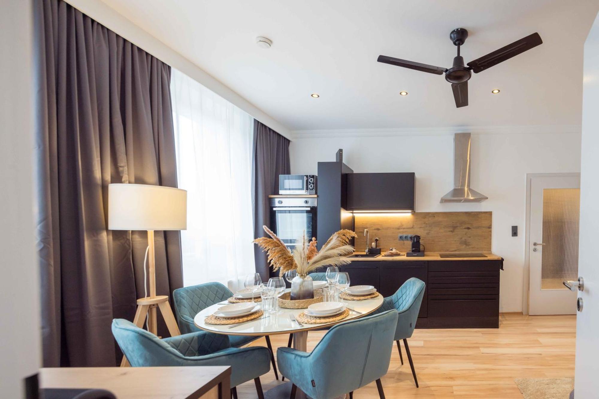 Schillerapartment Hof, Kueche, 24H Digital-Checkin, Parkplatz, Wlan250Mbit โฮฟ ภายนอก รูปภาพ