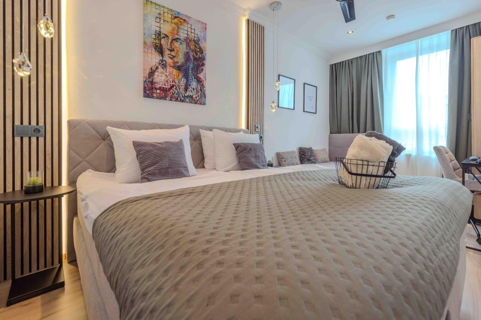 Schillerapartment Hof, Kueche, 24H Digital-Checkin, Parkplatz, Wlan250Mbit โฮฟ ภายนอก รูปภาพ