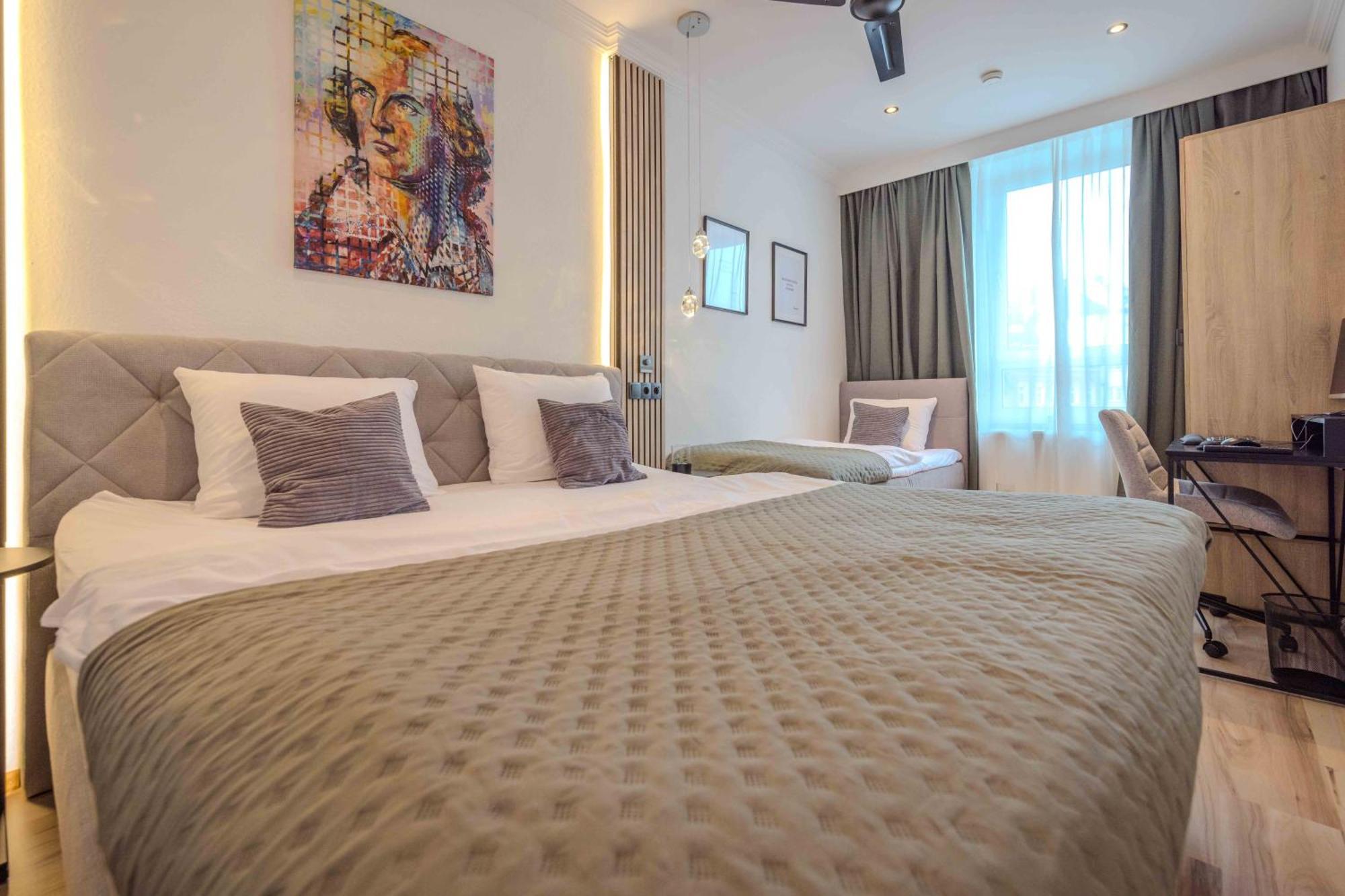 Schillerapartment Hof, Kueche, 24H Digital-Checkin, Parkplatz, Wlan250Mbit โฮฟ ภายนอก รูปภาพ