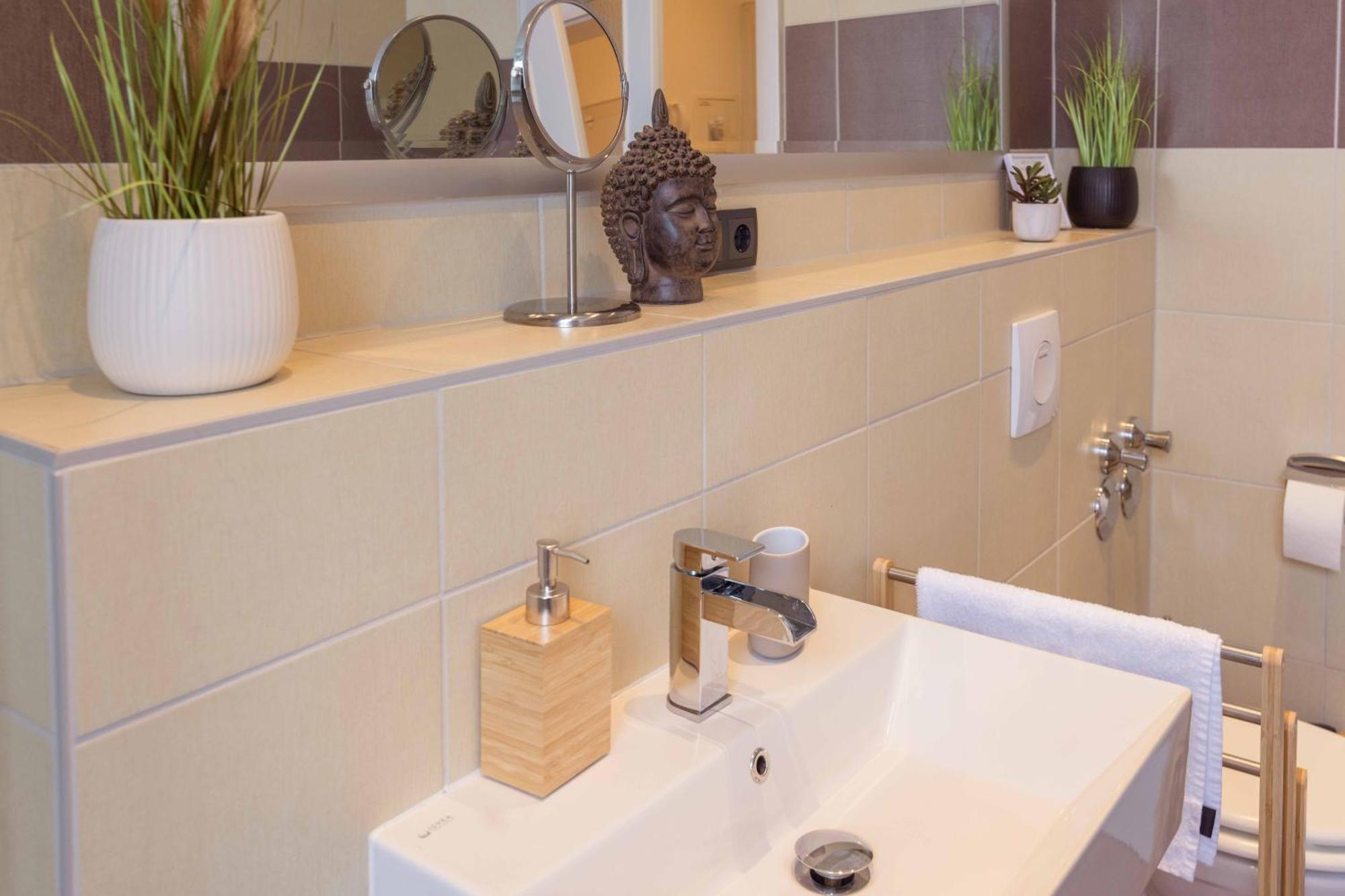 Schillerapartment Hof, Kueche, 24H Digital-Checkin, Parkplatz, Wlan250Mbit โฮฟ ภายนอก รูปภาพ