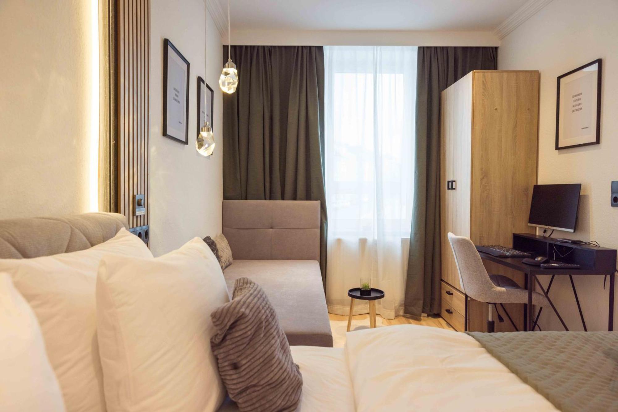Schillerapartment Hof, Kueche, 24H Digital-Checkin, Parkplatz, Wlan250Mbit โฮฟ ภายนอก รูปภาพ